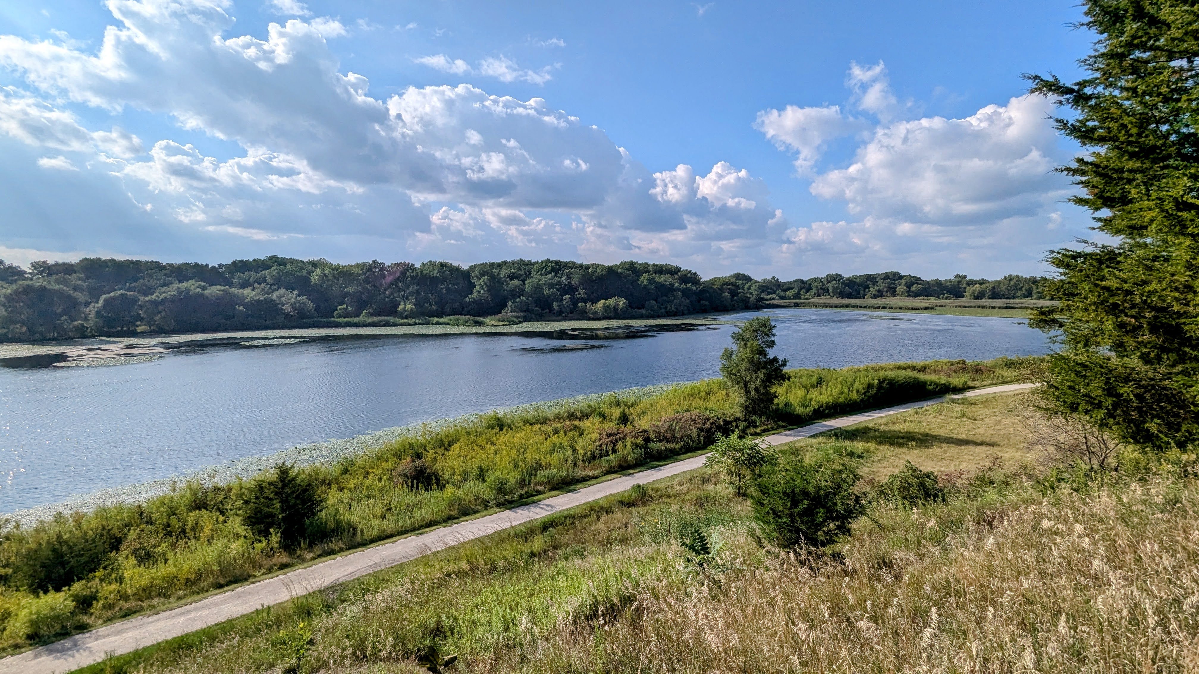 Hiking at Lake Patterson in Oakhurst Forest Preserve, Aurora